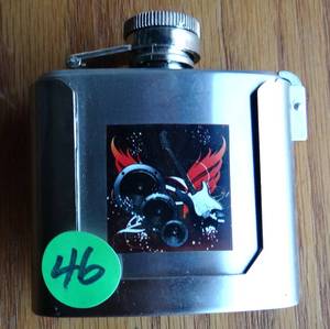 lot 46 image: VERY COOL - STAINLESS STEEL BELT BUCKEL WITH REMOVABLE DRINKING FLASK - NEW - RETAIL $13.99