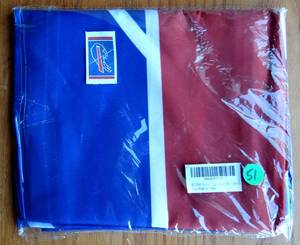 lot 51 image: OFFICIAL NFL BUFFALO BILLS TEAM FLAG - NIP - $22.95