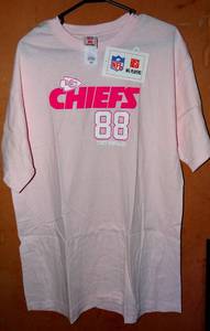 lot 140 image: RARE PINK OFFICIAL LICENSCED NFL KANSAS CITY CHIEFS - TONY GONZALEZ #88 T-SHIRT SIZE XL - NWT - $12.83