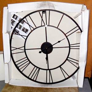 lot 174 image: LARGE RUSTIC METAL WALL CLOCK - UNUSED IN DAMAGED BOX - STILL TAGGED