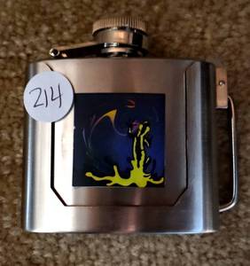 lot 214 image: VERY COOL - STAINLESS STEEL BELT BUCKEL WITH REMOVABLE DRINKING FLASK - NEW - RETAIL $13.99