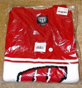 lot 224 image: UTS - WISCONSIN BADGERS COLLEGE SLEEVELESS SWEATER - NEW IN PACKAGE - SIZE XL - RETAIL $31.95