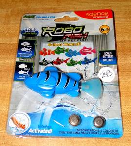 lot 243 image: Robo Fish Pet Fish Lifelike Movements Swimming Fish batteries included. - NIP - $12.95