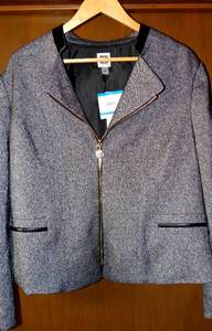 lot 250 image: BEAUTIFUL ANNE KLEIN GRAY TWEED STYLE JACKET WITH LEATHER ACCENTS - SIZE XL - NEW WITH TAGS - $149.00