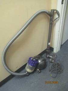 lot 4 image: DYSON DC47VACUUM