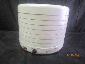 lot 5 image: NESCO GARDENMASTER FOOD DEHYDRATOR AND JERKY MAKER&nbsp 8-TRAYS&nbsp