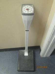 lot 14 image: HEALTH O METER DOCTOR STANDING SCALE