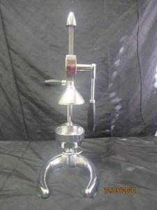 lot 19 image: COMMERCIAL MANUAL  JUICER MACHINE