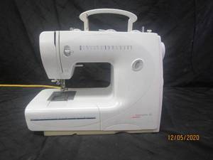 lot 37 image: BERNETTE 65 BY BERNINA  ( NO POWER CORD )