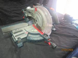lot 41 image: BOSCH 3924   10  CORDLESS COMPOUND MITER SAW ( HAS A BATTERY BUT NO CHARGER )