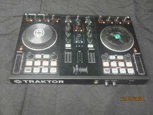 lot 82 image: TRAKTOR KONTROL S2