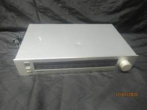 lot 98 image: YAMAHA NATURAL SOUND AMFM STEREO TUNER T-10