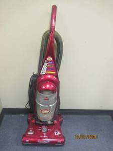lot 112 image: BISSELL VACUUM CLEANER 3576-2