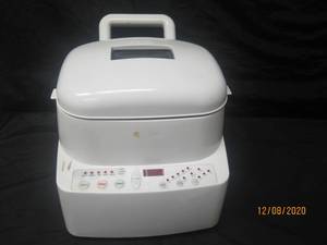lot 32 image: BAKERS SELECT THE BREAD MACHINE WITH PATENTED  AUTO EJECT SYSTEM