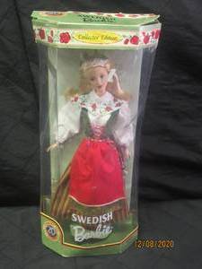 lot 138 image: COLLESTOR EDITION SWEDISH BARBIE 24672