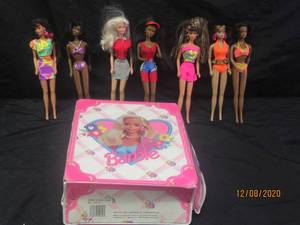 lot 140 image: 7 BARBIES WITH STORAGE AND ACCESSORIES