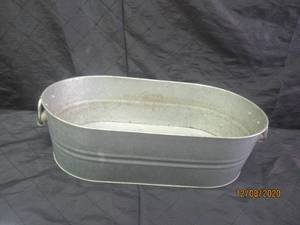 lot 142 image: BETTER HOMES AND GARDEN METAL PLANTER WITH HANDLES 20 LONG