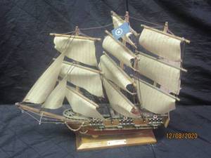 lot 143 image: VINTAGE HANDMADE SHIP U.S.S CONSTITUTION 1814
