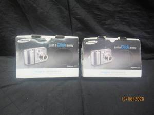 lot 146 image: 2 SMASUNG DIGIMAX D53 5.0 MEGA PIXEL DIGITAL CAMERAS