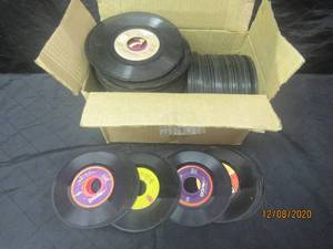 lot 149 image: GENEROUS AMOUNT OF VINTAGE 45S MAJORITY SOUL, FUNK AND R&B