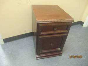 lot 162 image: 2 DRAWER NIGHT STAND WITH WHEELS
