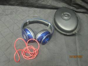 lot 170 image: BEATS BY DRE WITH CASE BLUE