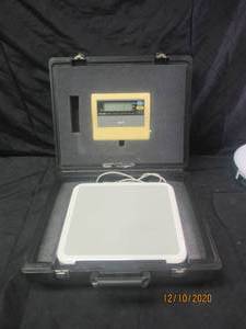 lot 206 image: TANITA PROFESSIONAL MEDICAL, COMMERCIAL PORTABLE SCALE WITH CASE