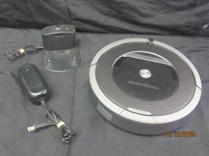 lot 231 image: IROBOT ROOMBA 870 WITH CHARGING STATION