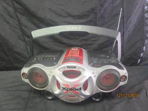 lot 238 image: SONY XPLOD BOOMBOX CFP-G900CP POWERS ON THEN POWERS OFF. POWER CORD NOT INCLUDED