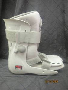 lot 248 image: BREG FOOT BRACEBOOT  SIZE LARGE