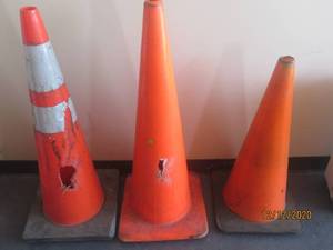 lot 250 image: 3 SAFTEY ROAD CONES