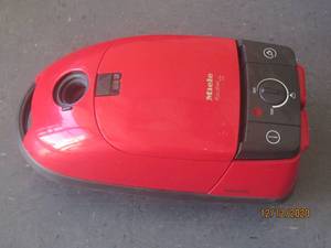 lot 251 image: MIELE S314I
