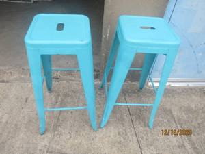 lot 284 image: 2 METAL BAR STOOLS 30 TALL&nbsp PROPERLY WORN FACE COVERING REQUIRED