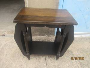 lot 287 image: VINTAGE MAGAZINE RACK