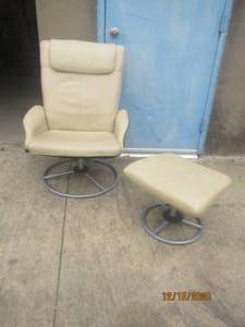lot 289 image: IKEA LEATHER SWIVEL CHAIR AND OTOMAN
