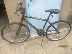 lot 293 image: ROADMASTER 15 SPEED MT FURY BICYCLE&nbsp PROPERLY WORN FACE COVERING REQUIRED