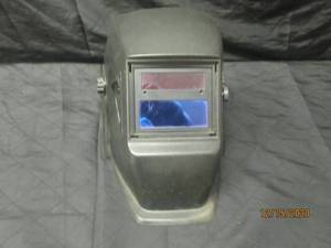 lot 322 image: CHIAGO WELDING HELMET WITH ANSI-APPRVED LENS