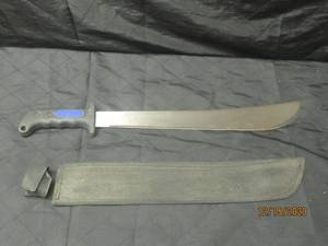 lot 323 image: MACHETE KNIFE WITH CASE