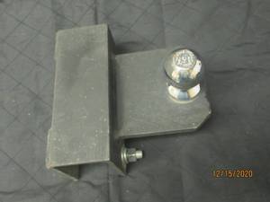 lot 324 image: TRAILER HITCH