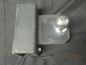 lot 325 image: TRAILER HITCH