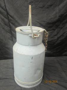lot 328 image: VINTAGE DESCO JUG