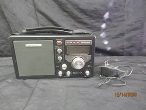 lot 272 image: SHORT WAVE RADIO GRUNDRG 5350DL