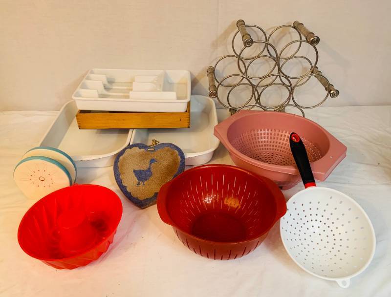 lot 103 image: 2 metal cake pans, 3 strainers and a Bundt cake pan, 2 utensil holders, 7 bottle wine rack, napkin holder and trivet