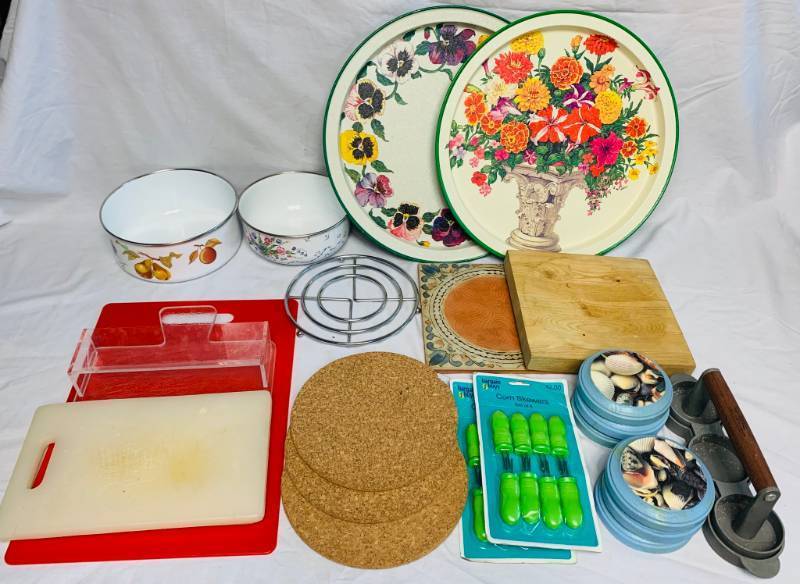 lot 108 image: Assorted Kitchen items