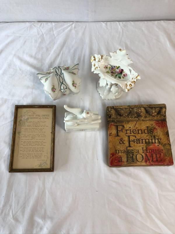lot 64 image: Home decorative items