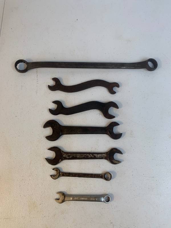 lot 88 image: Vintage VLCHEK WBH wrench and 6 other various sizes