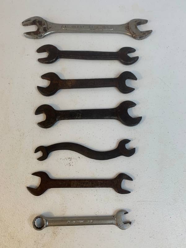 lot 89 image: Vintage BarcaLo Open End 34 x 58, Various size wrenches