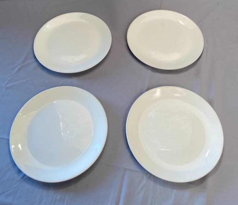 lot 78 image: 4 Plates by Venu 8 12 diameter Round