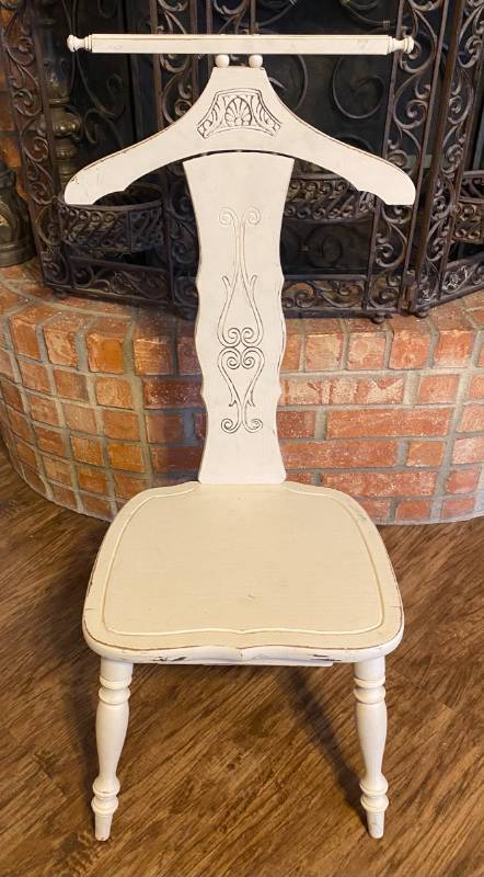 lot 75 image: Vintage Valet Chair with small drawer under seat