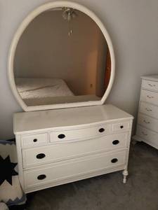 lot 19 image: White Dresser with round mirror